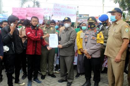 Pjs. Bupati Sergai Terima Aspirasi Serbu "Pesankan Jaga Solidaritas dan Jangan Berbuat Anarkis"